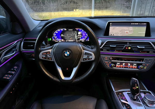 BMW Seria 7 cena 229000 przebieg: 49000, rok produkcji 2020 z Gdynia małe 121